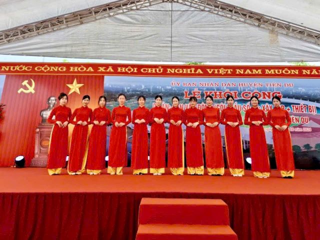 Le khoi cong San van dong Huyen Tien Du